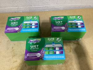 lot 129 image: LOT OF 3 Swiffer Wet Mopping Cloths