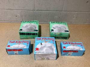 lot 130 image: LOT OF 5 up&up Trash Bags