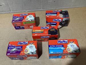 lot 134 image: LOT OF 5 Hefty Trash Bags