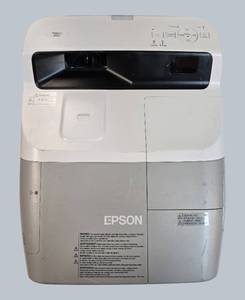 lot 70 image: EPSON PowerLite 460 Multimedia Projector