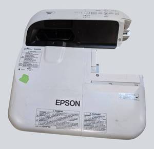 lot 71 image: EPSON PowerLite 580 Projector