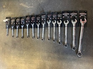 lot 17 image: PowerBuilt - Metric Wrench Set