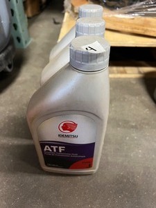 lot 64 image: 3 - Quart Jugs - IDEMITSU - Automatic Transmission Fluid