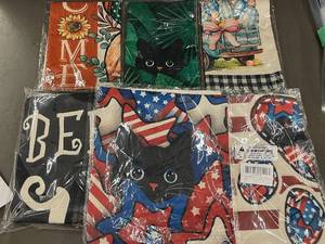 lot 33 image: FUYUCHEN Cat Decor Mats and teatowels - Mixed Patterns (Lot of 5)