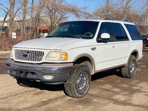lot 18 image: 1999 FORD EXPEDITION XLT 4x4  No Accidents (NO RESERVE)