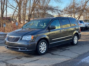 lot 9 image: 2016 CHRYSLER TOWN AND COUNTRY TOURING No Accidents  1 Owner (NO RESERVE)