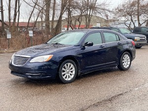 lot 13 image: 2012 CHRYSLER 200 TOURING (NO RESERVE)