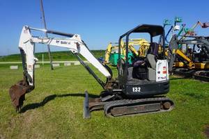 lot 3 image: 2016 Bobcat E32 Mini Tracked Excavator