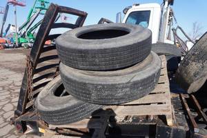 lot 54 image: 4 - Sumitomo Steel Radial ST727 Truck Tires