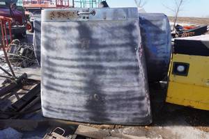 lot 51 image: Freightliner Semi Truck Hood