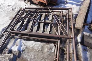 lot 49 image: Large Lot of Scaffolding Sections