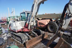 lot 9 image: 2011 Takeuchi Model TB175 Mid Size Tracked Excavator