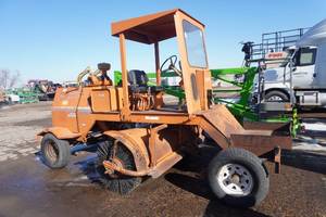 lot 41 image: 1994 Broce Model RJ300 Ride On Broom Sweeper