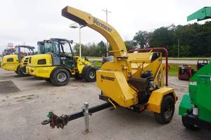lot 28 image: 2017 Vermeer Model BC900XL Tow Behind Wood Chipper