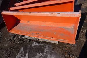 lot 39 image: Brand New Kubota Brand Model L2276 72 Tractor Loader Bucket