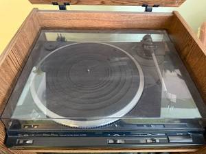 lot 4 image: Technics SL-DD33 Direct-Drive Automatic Turntable System - 3345 RPM