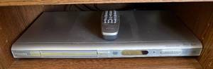 lot 5 image: Philips DVD Player - Progressive Scan, DivX & Dolby Digital w Remote