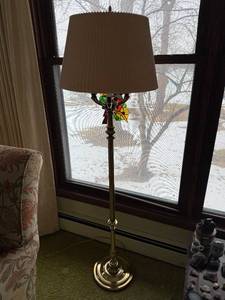 lot 20 image: Brass Floor Lamp with 4-Arm Candelabra & Pleated Beige Shade