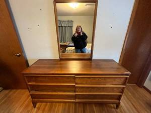lot 35 image: Lane Dresser With Mirror - 6-Drawer Walnut Finish (Altavista, VA) - contents not inc