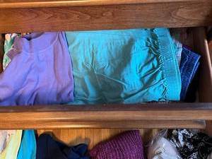 lot 41 image: Clothing Inc Shorts & Alfred Dunner Turquoise Elastic-Waist Pants - Womens Size M
