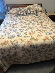 lot 42 image: Lane Furniture Bed Frame With Headboard & Footboard - Solid Wood - Altavista, VA - Mattress Inc