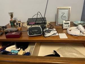 lot 51 image: RadioShack Digital Answering System, Sony Headphones, GearLight Flashlights & Vintage Decor Lot - bureau not inc