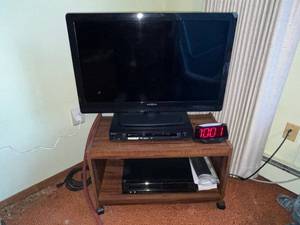 lot 61 image: Insignia 32-Inch LCD TV with Sony DVD Player on Wood Stand
