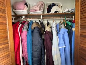 lot 103 image: SCOTTEVEST Red Vest - Size L & Assorted Winter Jackets & Caps