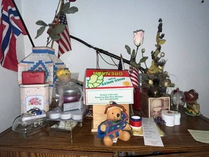 lot 105 image: VTG Misc Decor Inc Old Pipe, Waterford Holiday Ornament - Candles, Tealights & Decor