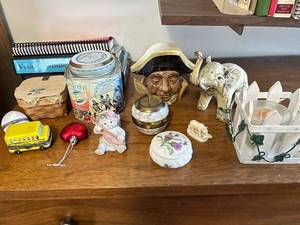 lot 110 image: 1968 Besweck Pirate Head - Vintage Trinkets & Collectibles Lot