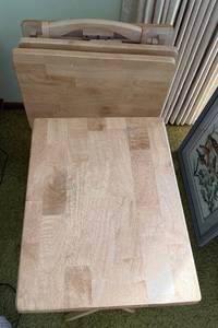 lot 114 image: Set of Maple Butcher Block Folding TV Trays w Stand