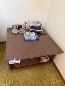 lot 118 image: Wooden Coffee Table - 17 x 30 x 30 (H x W x D)