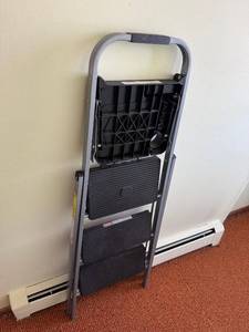 lot 140 image: Gorilla Ladders SSK-3 Type III Step Stool - 28.7in, 200 lb Duty Rating