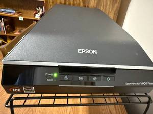 lot 153 image: Epson Perfection V600 Photo Flatbed Scanner - Film & Photo, ICE Technology