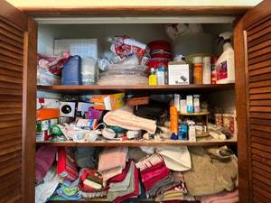lot 173 image: Assorted Towels & Cleaning Supplies - Cabinet Stock