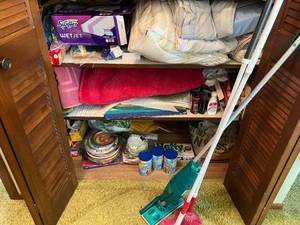 lot 174 image: Swiffer WetJet Mopping System Teal with Cleaning Accessories - quantities unverified