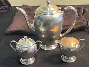 lot 178 image: Wallace Silversmiths 3-Piece Tea Set - Silverplate Teapot, Sugar & Creamer - Made in USA