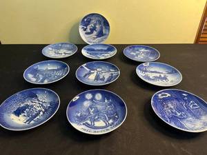 lot 189 image: Bing & Grndahl Juleaften Christmas Eve Plates 2000-2009 Denmark