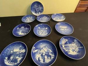 lot 191 image: Bing & Grondahl Blue Transferware Christmas Plates Set (Denmark)