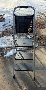 lot 204 image: Gorilla Ladders SSK-37 Step Stool - 2ft 4.875in - 200 lbs - Household Type III