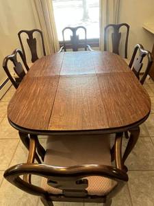 lot 220 image: Dark Wood Dining Table Set with 6 Upholstered Chairs and Table Protectors