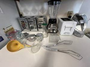 lot 223 image: Oster Blender 12-Speed With Tea, Flour & Sugar Canisters, Pyrex Cups, Toaster & Ice CrusherCoffee Grinder