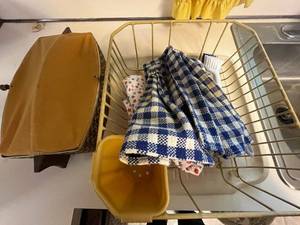 lot 238 image: Wards Signature Electric Bun w Dish Drying Rack w Towels
