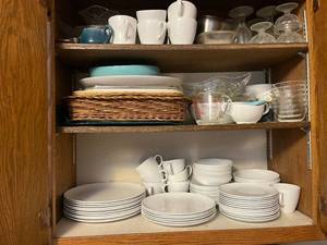 lot 239 image: Centura by Cambridge White Dinnerware Set - Plates, Bowls & Cups