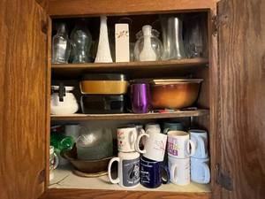 lot 240 image: Mugs & Glassware in Wooden Kitchen Cabinet - Assorted Collection