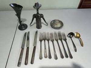 lot 246 image: VTG Italian Pierre the Sommelier Silverplated Corkscrew, Silverplated Art Deco Vase & Antique Silverplate Flatware Set with Carving Knives