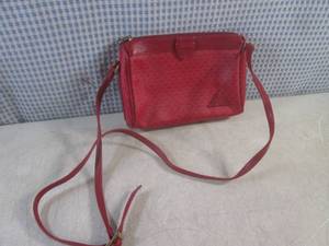 lot 104 image: (H-1) Liz Claiborne Leather Handbag...