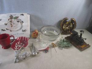 lot 114 image: (A-3) Misc Decor...