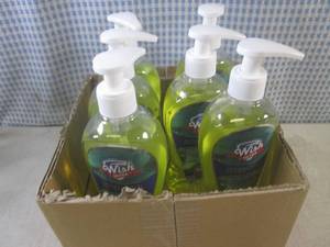 lot 197 image: (CS) 6 Bottles of Cucumber & Tea Li...