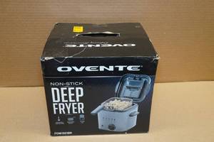 lot 8 image: Ovente Non-Stick 1.5L Deep Fryer